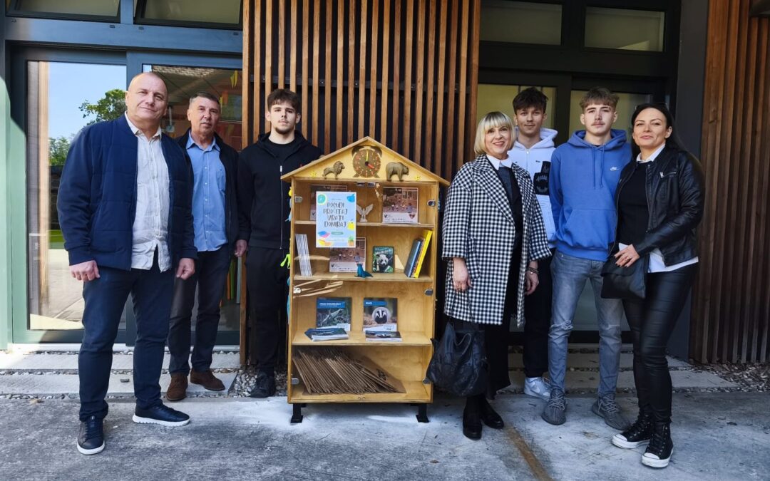 Erasmus tim izradio i postavio kućicu za knjige u ZOO